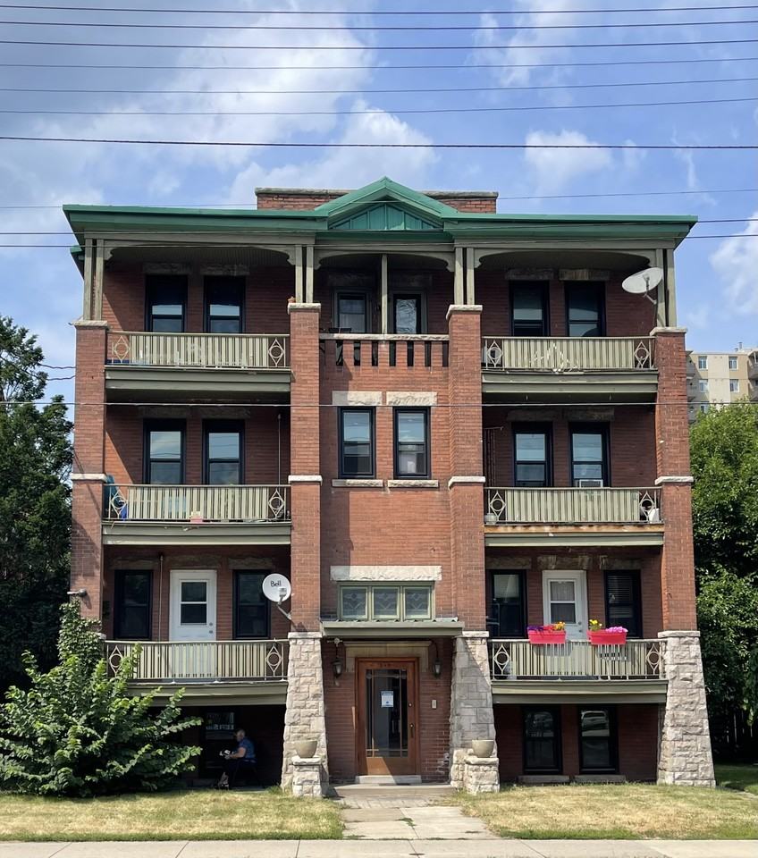 549 Main Street East, Hamilton, Ontario Apartments 549 Main St E