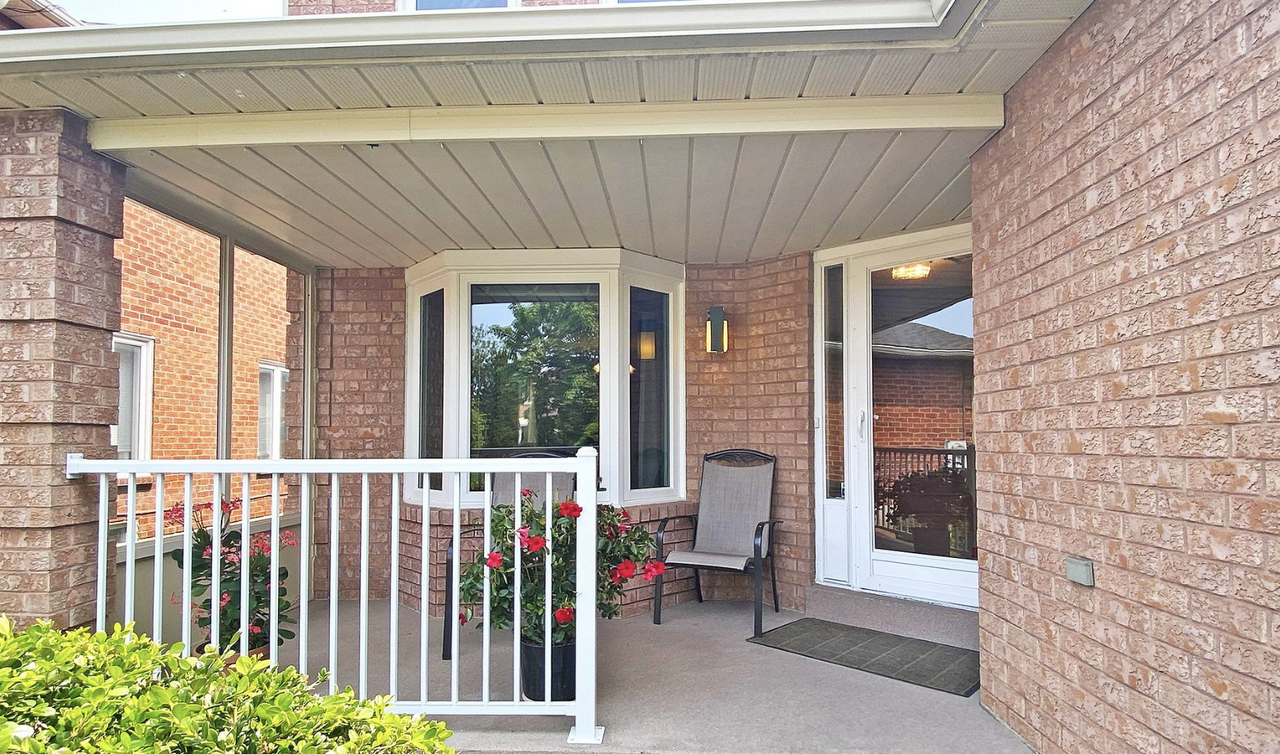 134 Largo Crescent - Photo 2 of 13