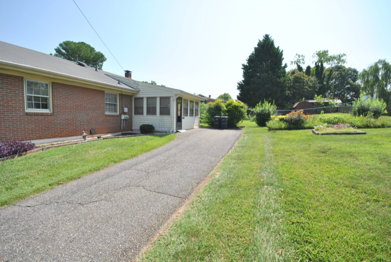 1501 Granville St #A - Photo 4 of 22