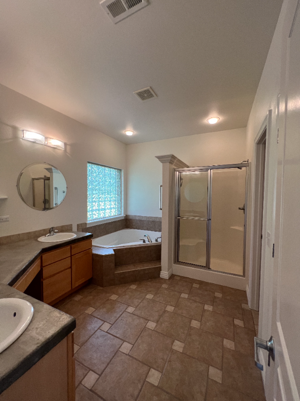 2556 S College Dr - Photo 3 of 14