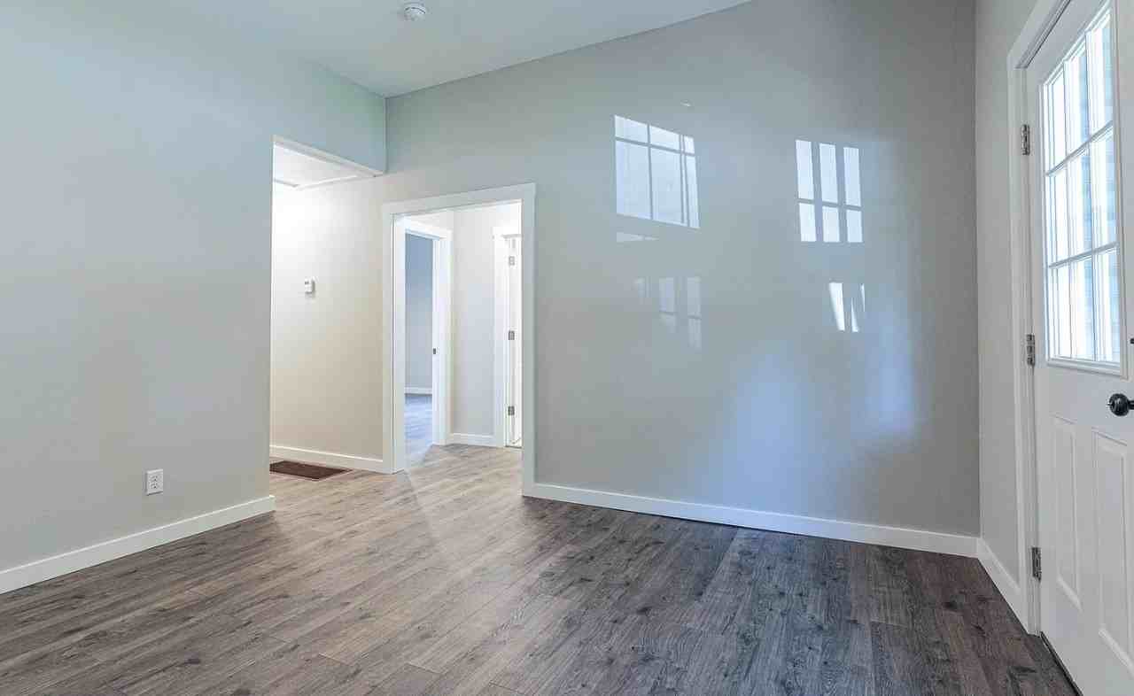 1102 W Lynn St #NA - Photo 2 of 5