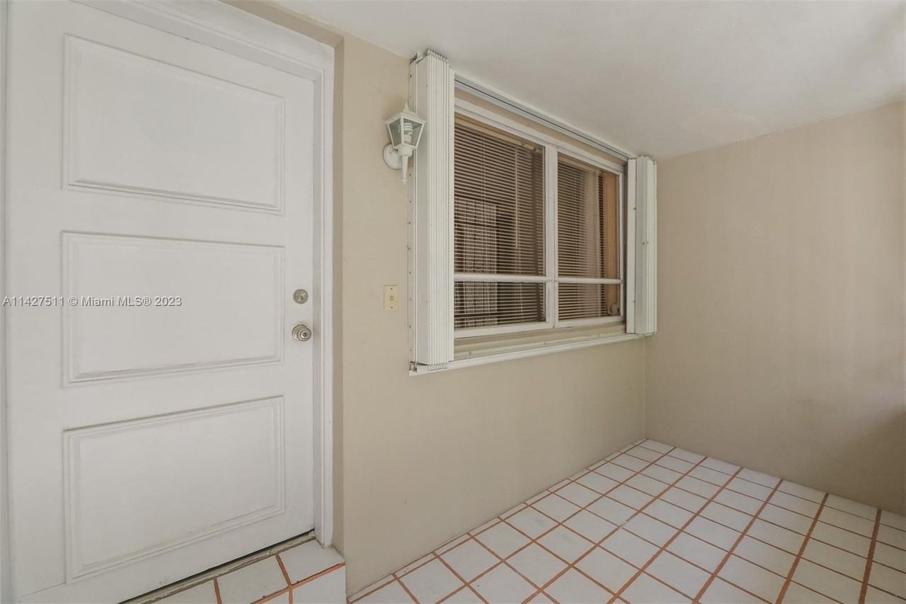 229 Candia Ave - Photo 3 of 8