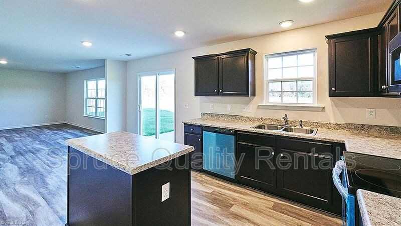 958 Bosemon St - Photo 3 of 20