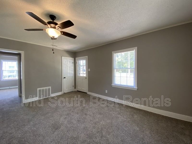 1012 Bradley St - Photo 2 of 8