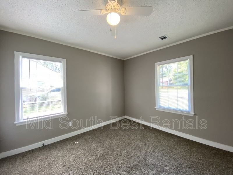 1012 Bradley St - Photo 4 of 8