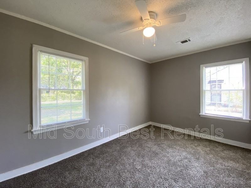 1012 Bradley St - Photo 5 of 8