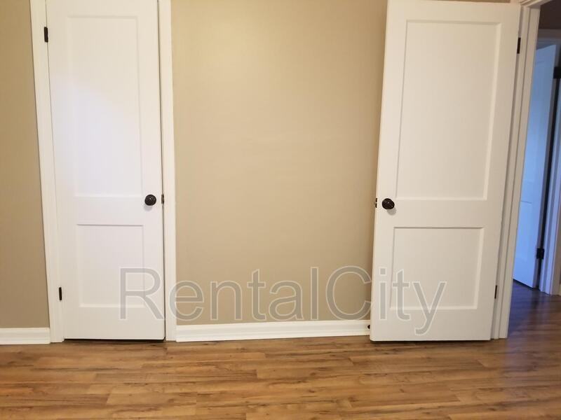 1061 Phelps Ln - Photo 2 of 11