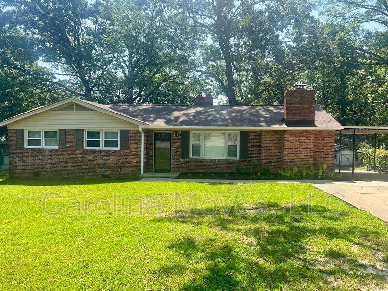 305 Woodland Dr - Photo 2 of 24