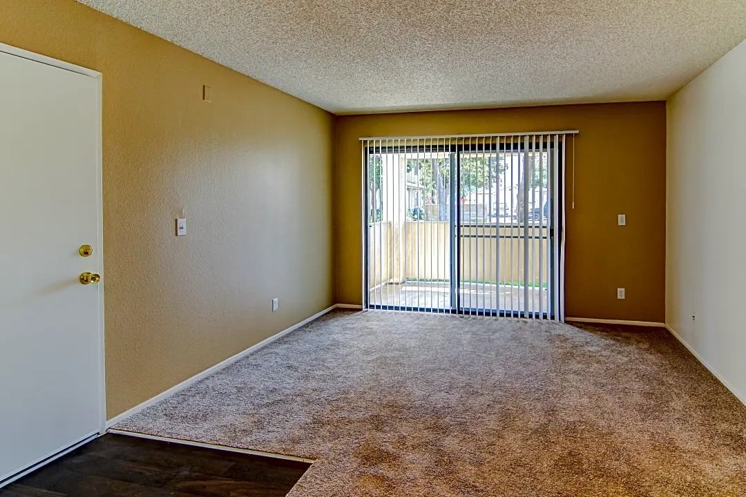 Mountain View Mansion - Photo 3 of 3