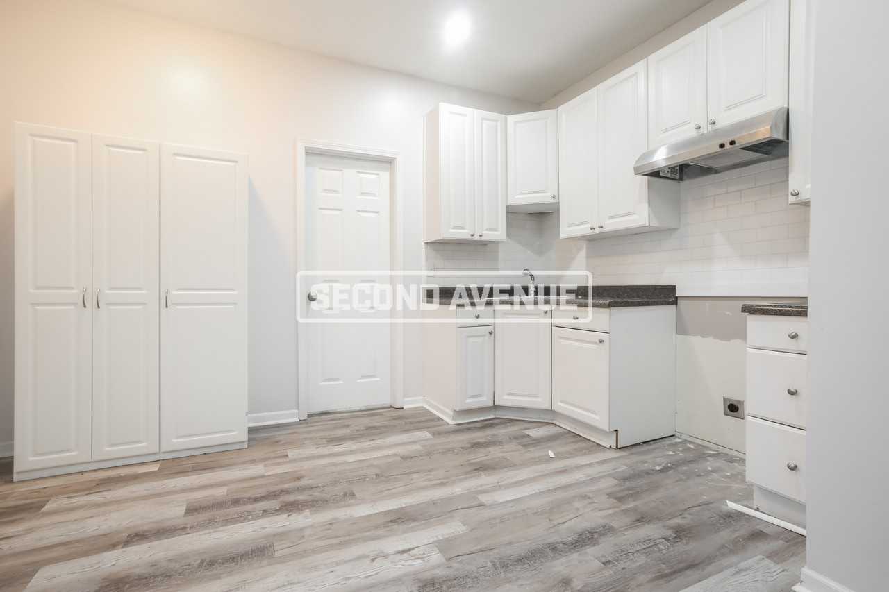 811 Westview Dr - Photo 2 of 12