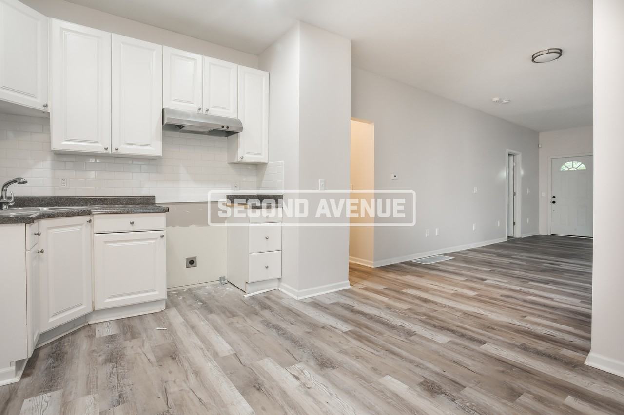 811 Westview Dr - Photo 3 of 12