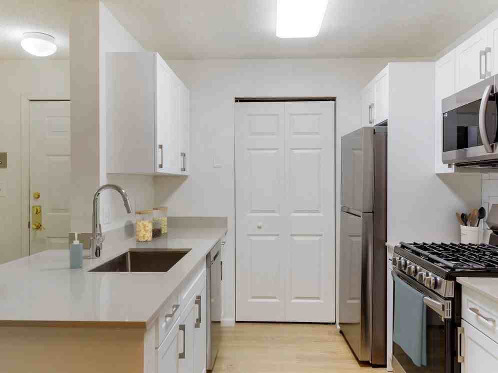 eaves Wilmington and Wilmington West - Photo 7 of 50