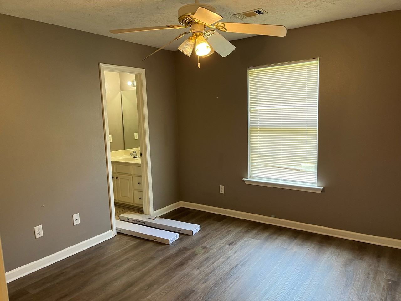 21 Meadow Cir #2 - Photo 4 of 9