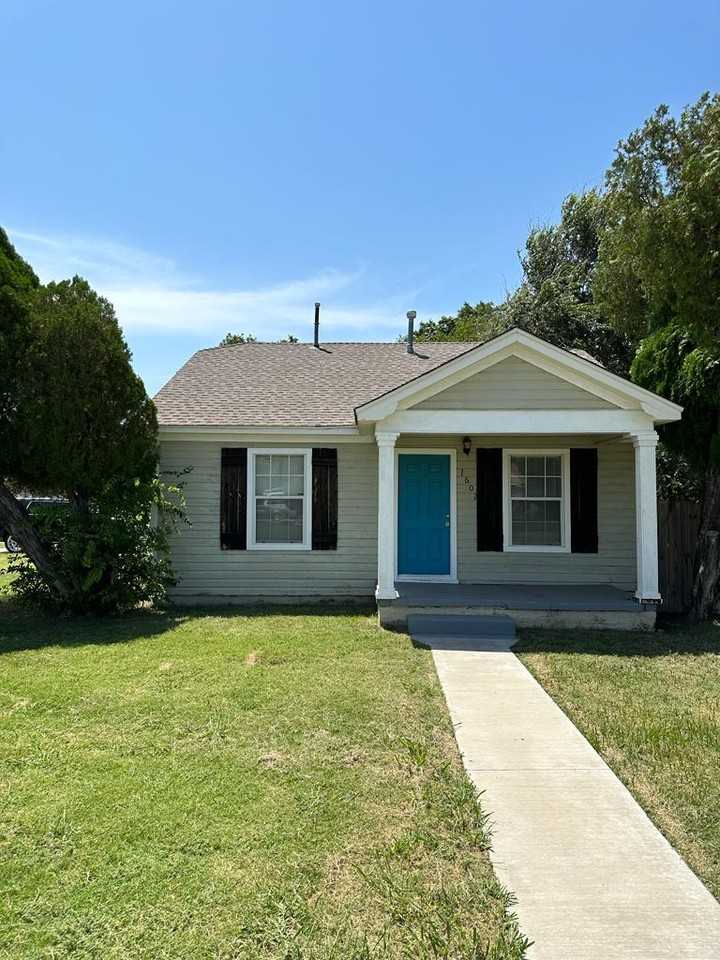 1602 Nw 16th St #12 - Photo 3 of 17