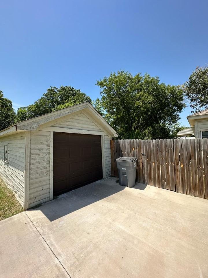 1602 Nw 16th St #12 - Photo 5 of 17
