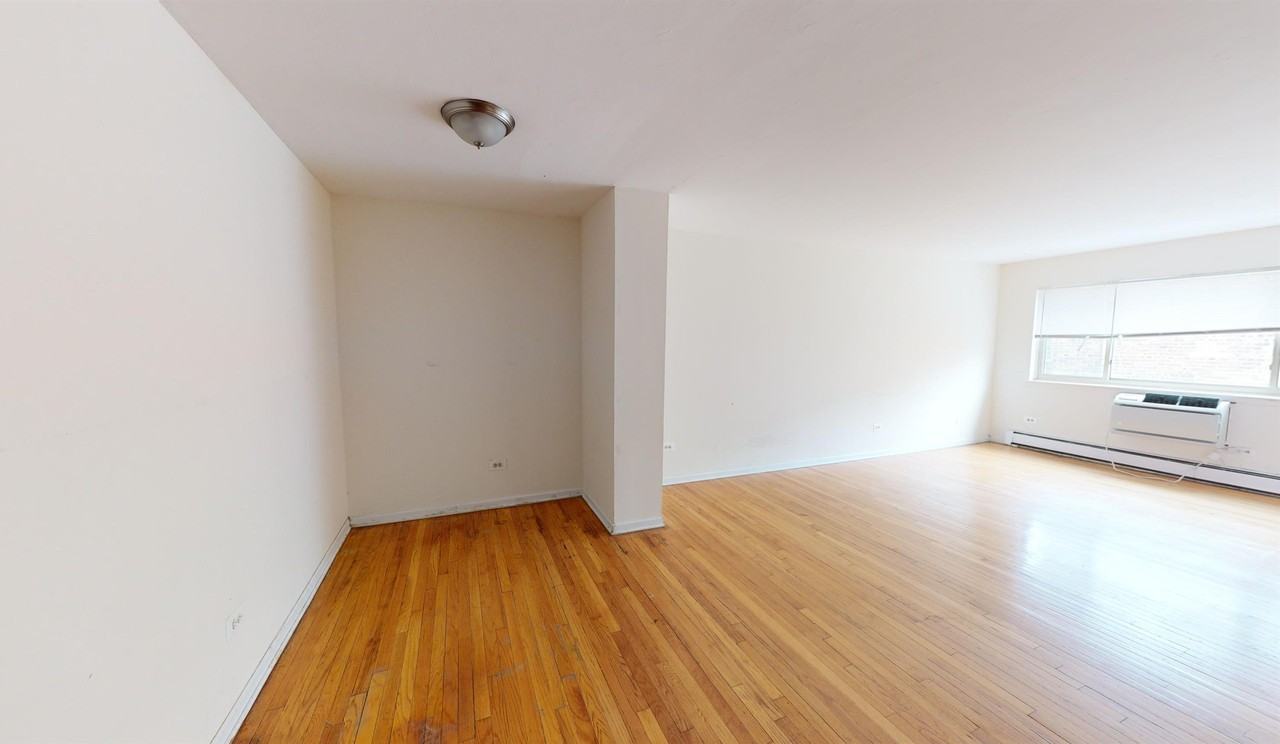 1055 W. Catalpa309 #309 - Photo 2 of 5