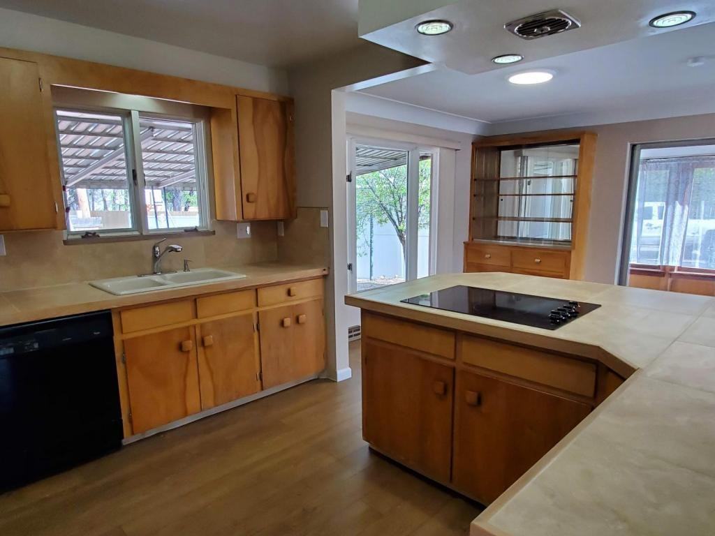 128 Yale Pl - Photo 4 of 27