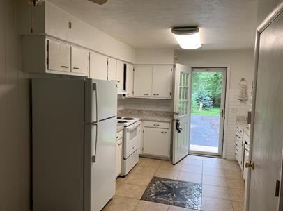 526 N Main St - Photo 2 of 9