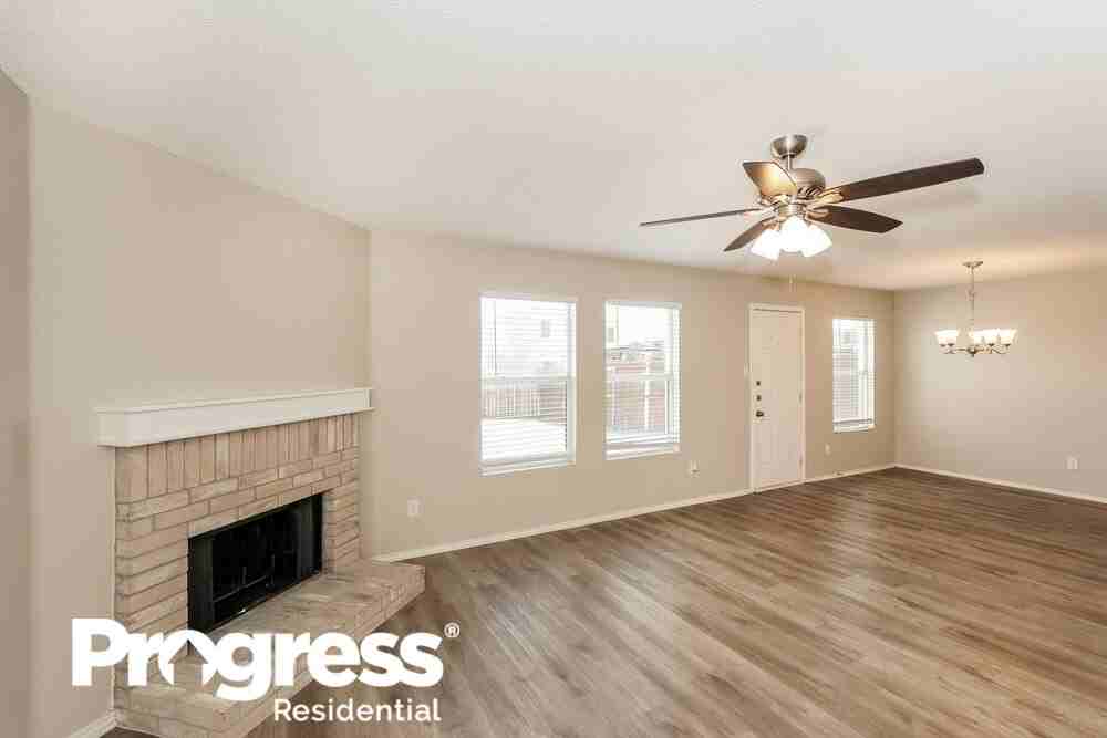 2908 Cottage Ln - Photo 3 of 16