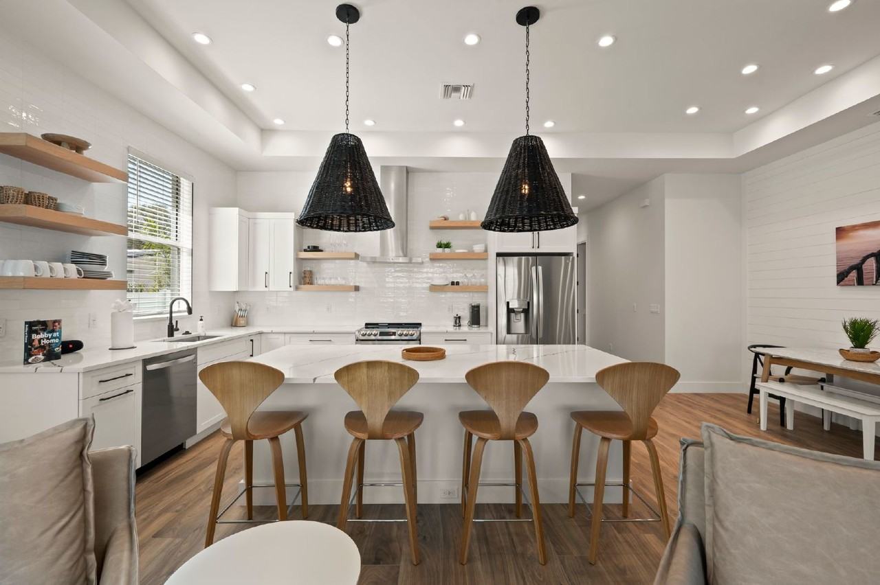 819 91st Ave N - Photo 2 of 28