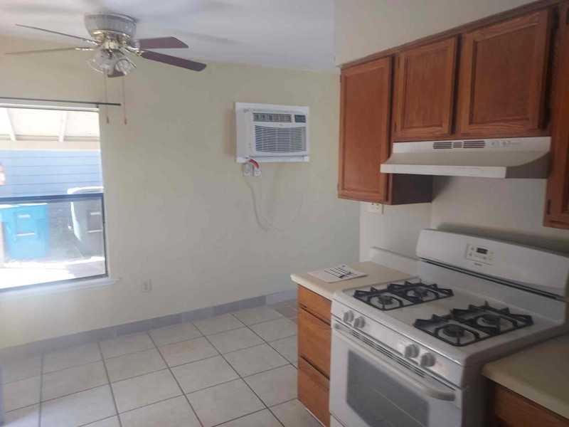 411 E St - Photo 3 of 6