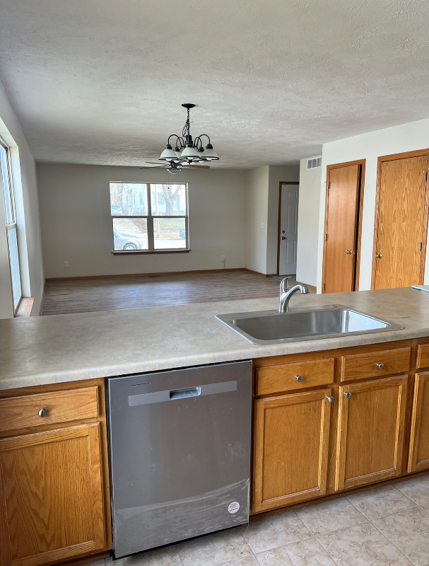 924 N Winnebago St - Photo 2 of 9