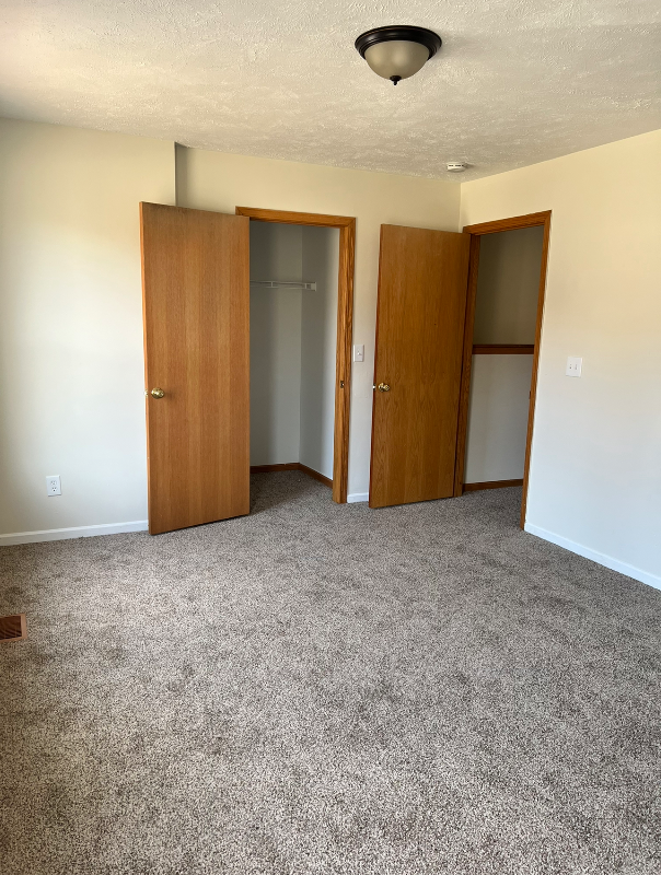 924 N Winnebago St - Photo 3 of 9