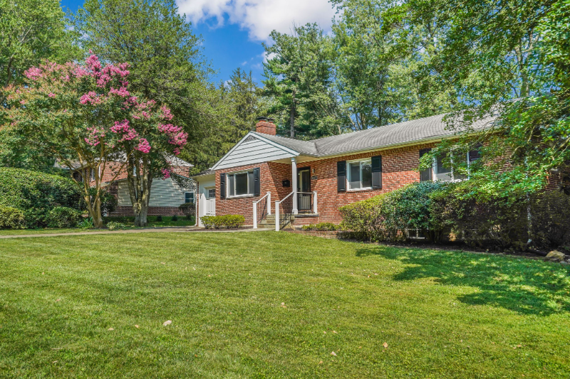 3257 Faragut Ct - Photo 3 of 41