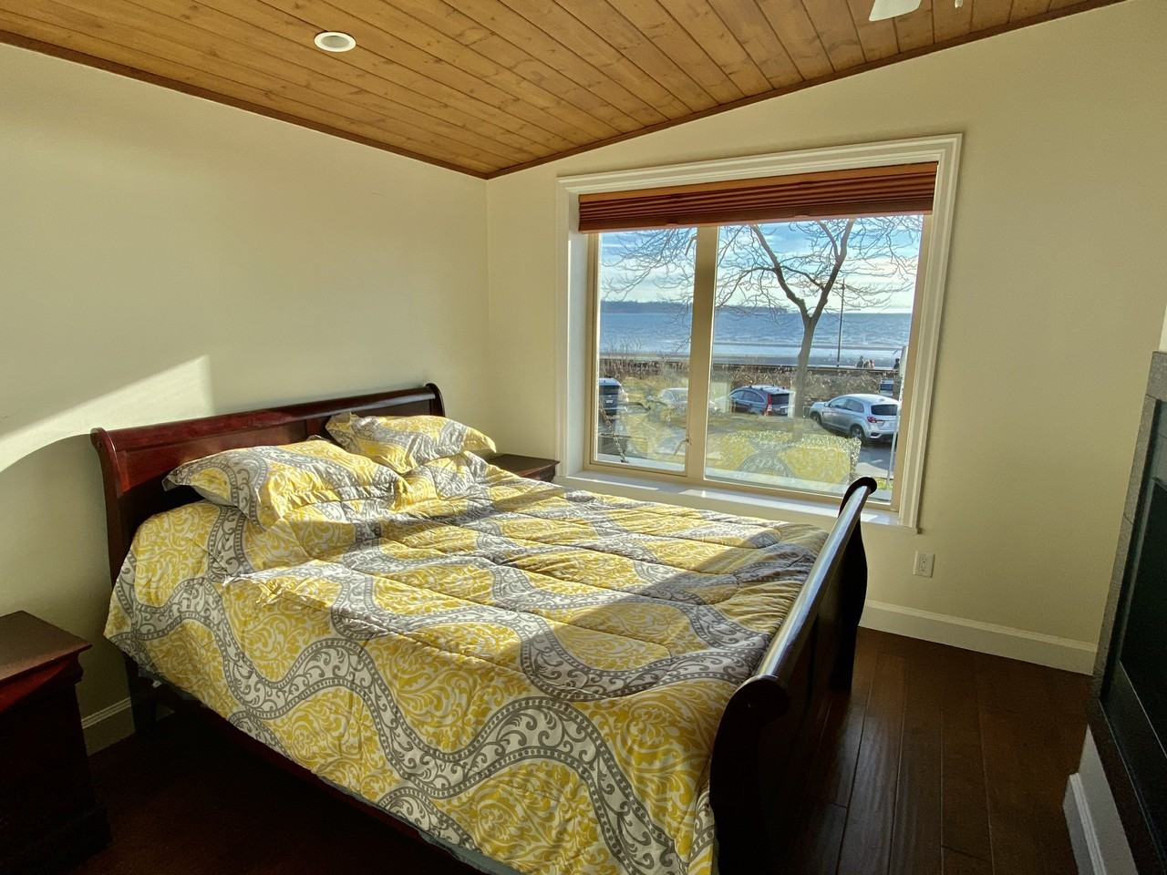 15491 Marine Dr - Photo 2 of 10