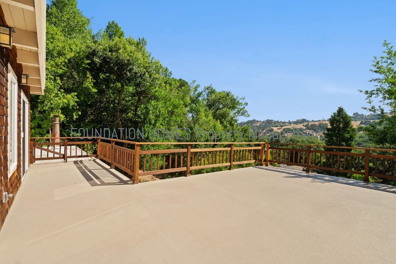 37 Carlson Ct - Photo 2 of 21