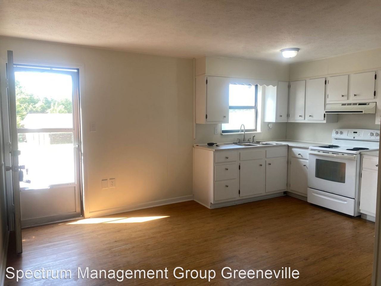 121 Hale Ave - Photo 2 of 10