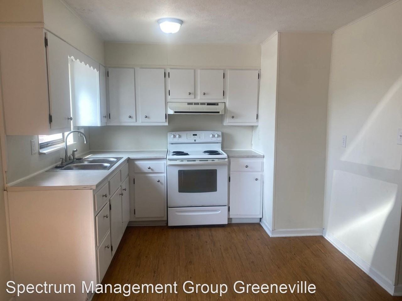 121 Hale Ave - Photo 3 of 10