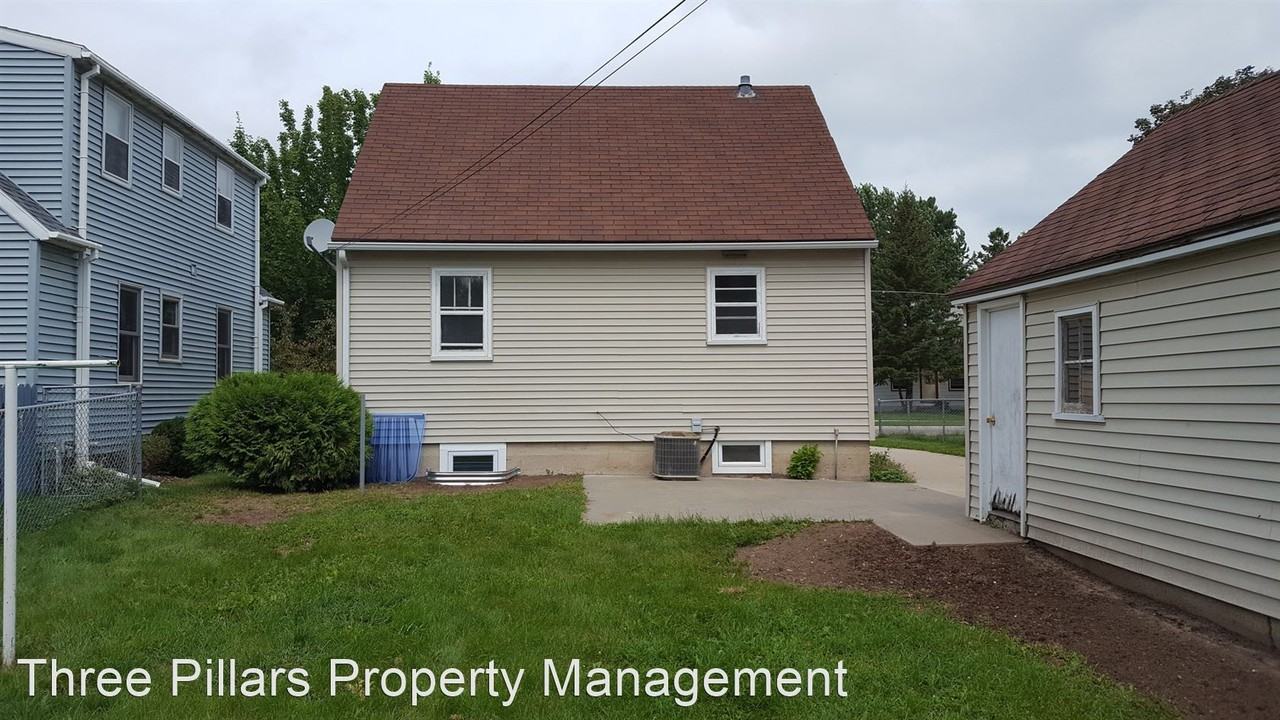 702 9th Ave Se - Photo 2 of 12