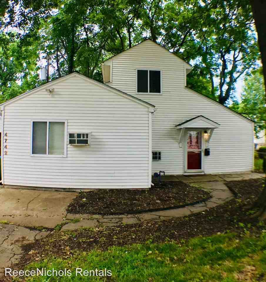 4742 Falmouth St - Photo 3 of 18
