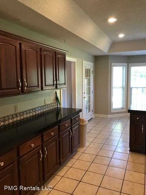 1001 Chase Ct - Photo 3 of 25