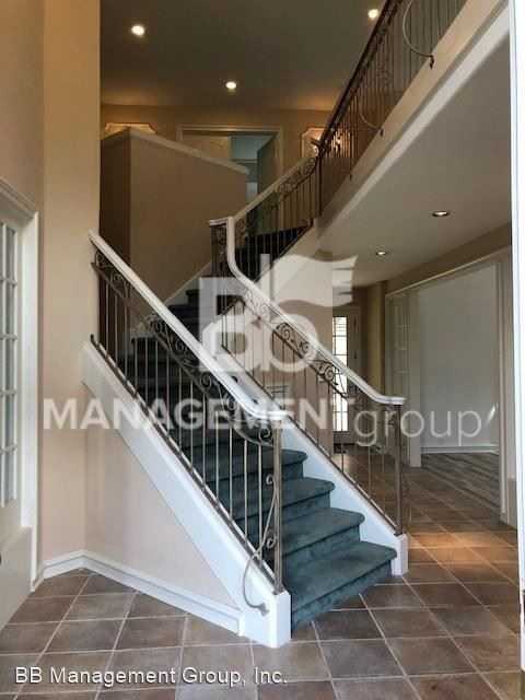 17802 Marylcreek Dr - Photo 2 of 33