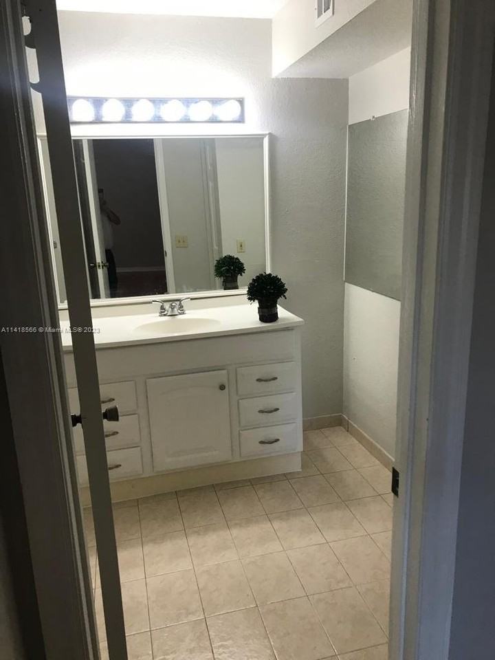 12540 Vista Isles Dr #1118 - Photo 3 of 8