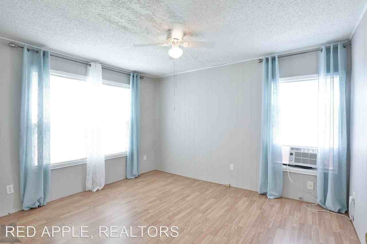 1310 Sewell St - Photo 3 of 35