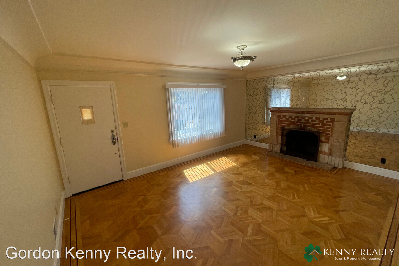 746 Commercial Ave - Photo 3 of 17