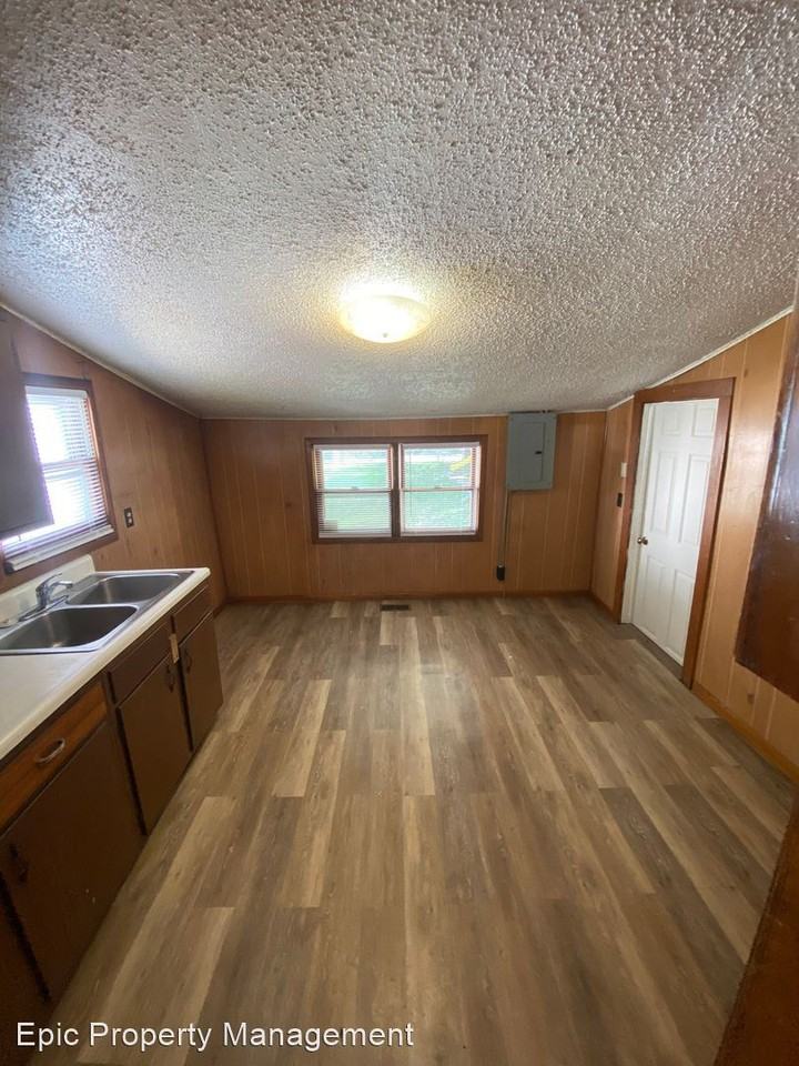 908 Ne Green St - Photo 3 of 6