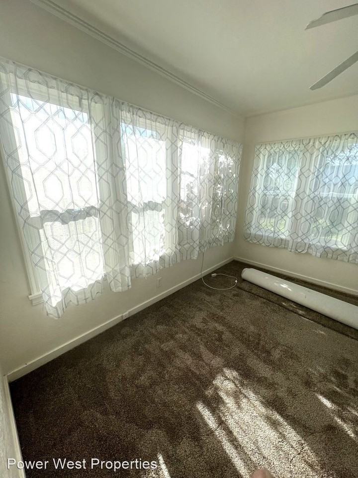 9742 Jones Ave - Photo 3 of 18