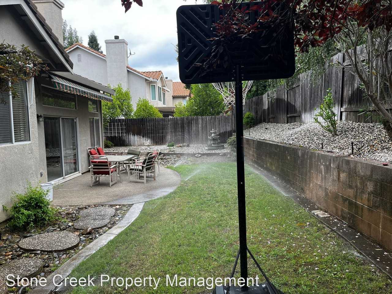 123 Yankton St - Photo 2 of 8