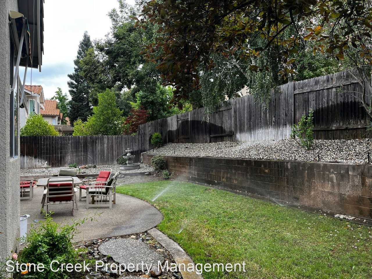 123 Yankton St - Photo 3 of 8