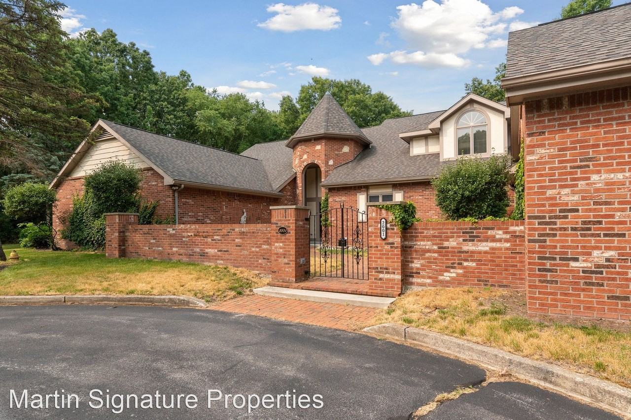 2001, 2003, 2005 The Bluffs Apartments in Reynolds Corners, Toledo, OH