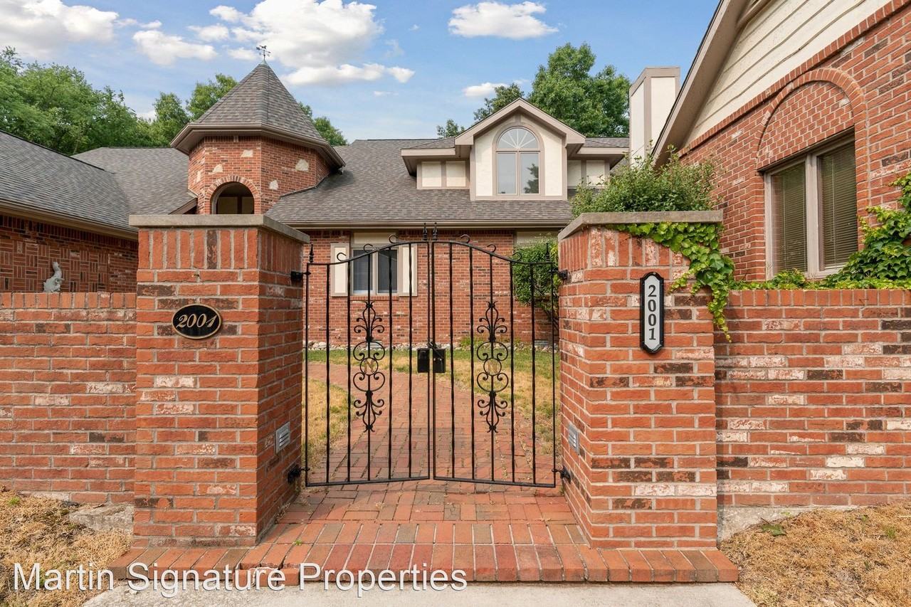 2001, 2003, 2005 The Bluffs Apartments in Reynolds Corners, Toledo, OH