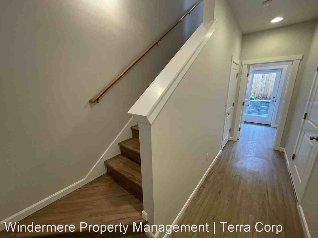 Outlook Townhomes 1201 & 1205 32nd Street Apartments 1205 1201