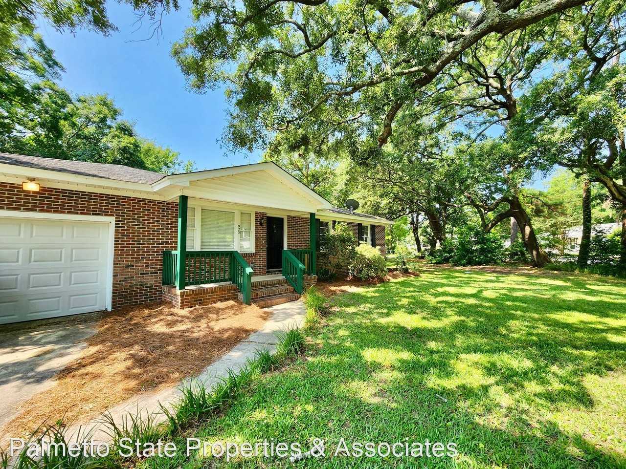 925 Center St - Photo 2 of 23