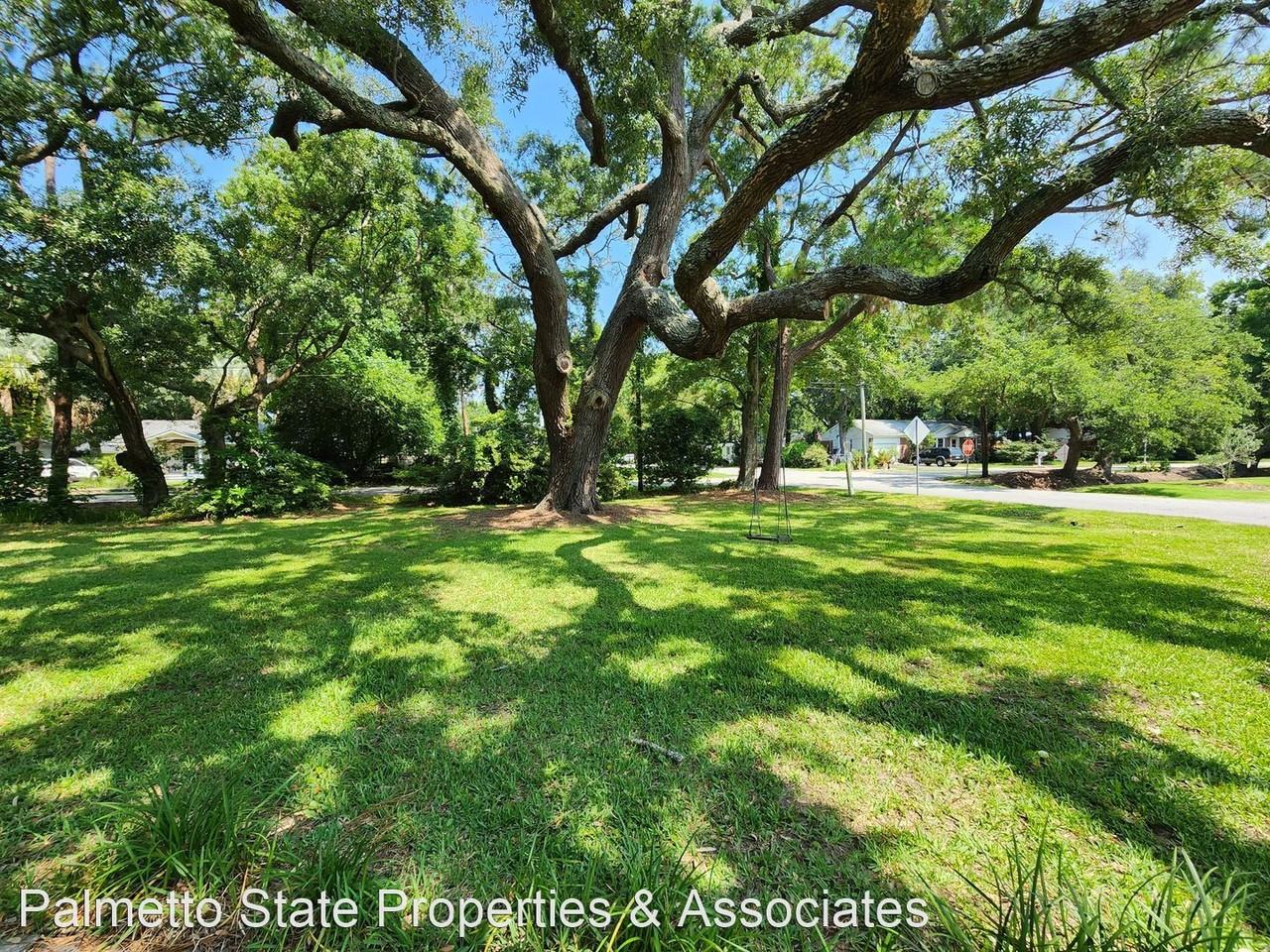 925 Center St - Photo 3 of 23