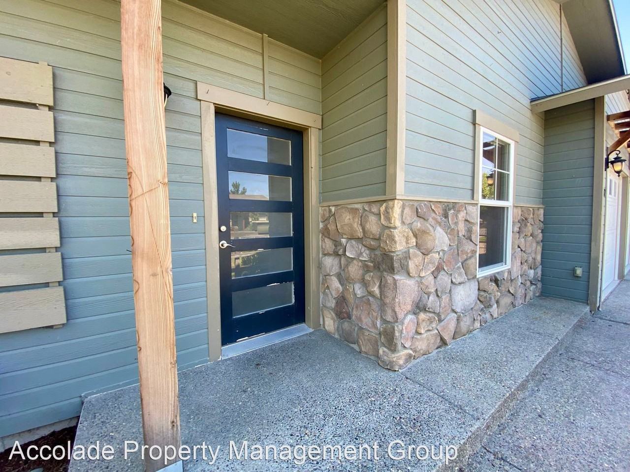 9002 Vialago Pkwy - Photo 2 of 35