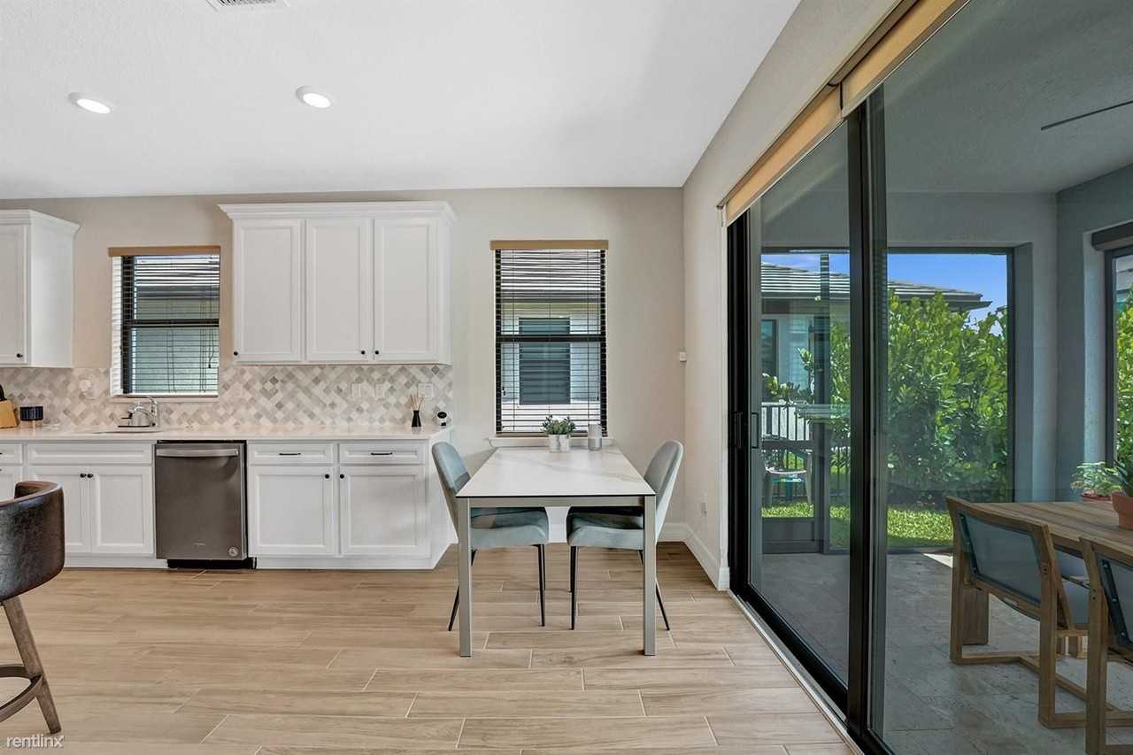 4642 Pinehurst Trl W - Photo 2 of 36